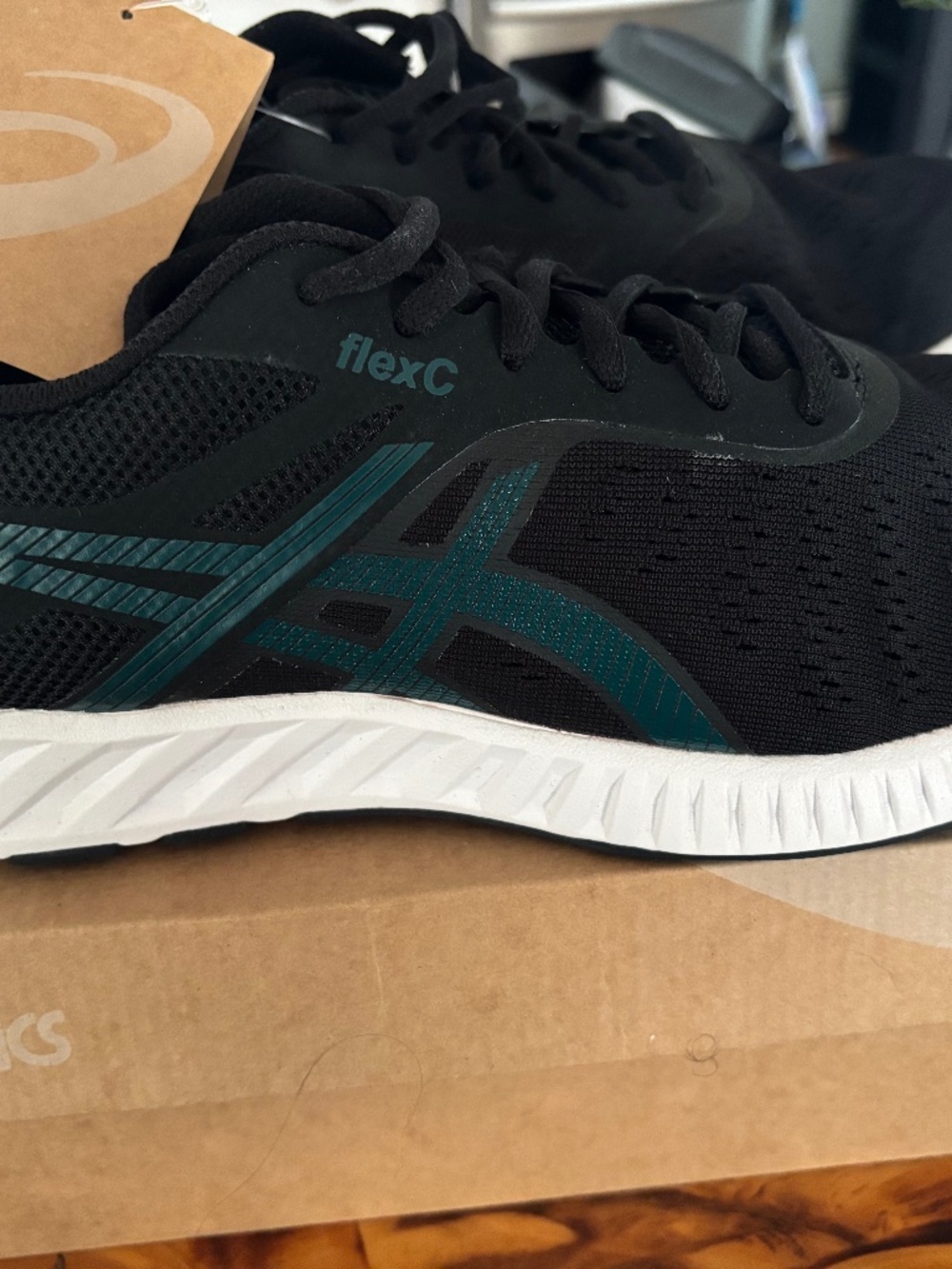 ASICS FlexC men’s 10 sneakers